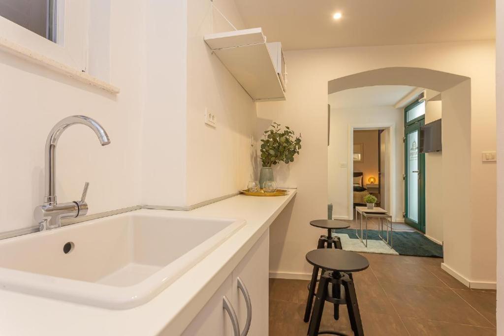 X Boutique Marinac Studio Apartments & Rooms シベニク エクステリア 写真