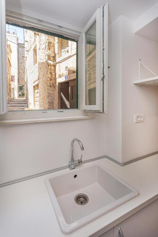 X Boutique Marinac Studio Apartments & Rooms シベニク エクステリア 写真
